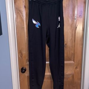 Charlotte Hornets Jordan on-court warmup pants